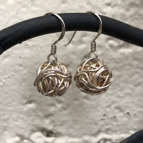 Silver wire ball dangle earrings - Picture 4 of 4